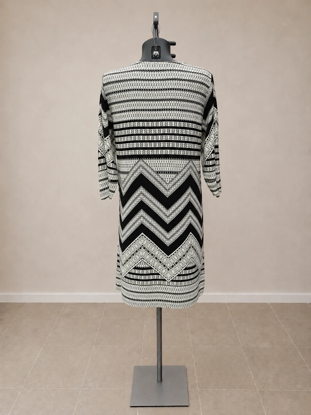Vestido ligero de viscosa negro y blanco talla 🌹 42 🌹 ver medidas a continuación – photo 2